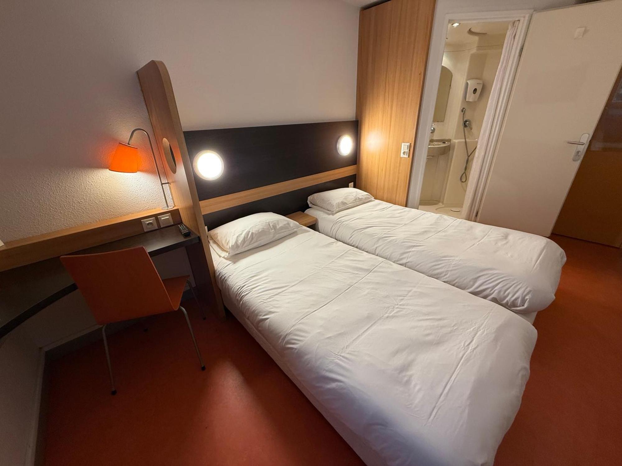 B&B Hotel Lisieux Parc Des Expositions Екстериор снимка